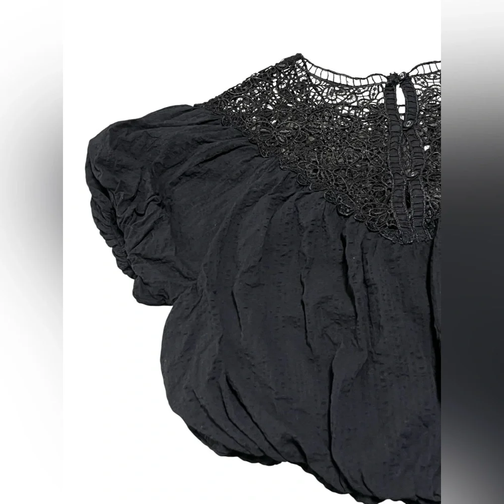 Abercrombie & Fitch NWOT black puff sleeve cropped lace collar blouse